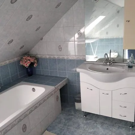 Szemi Haz Apartment